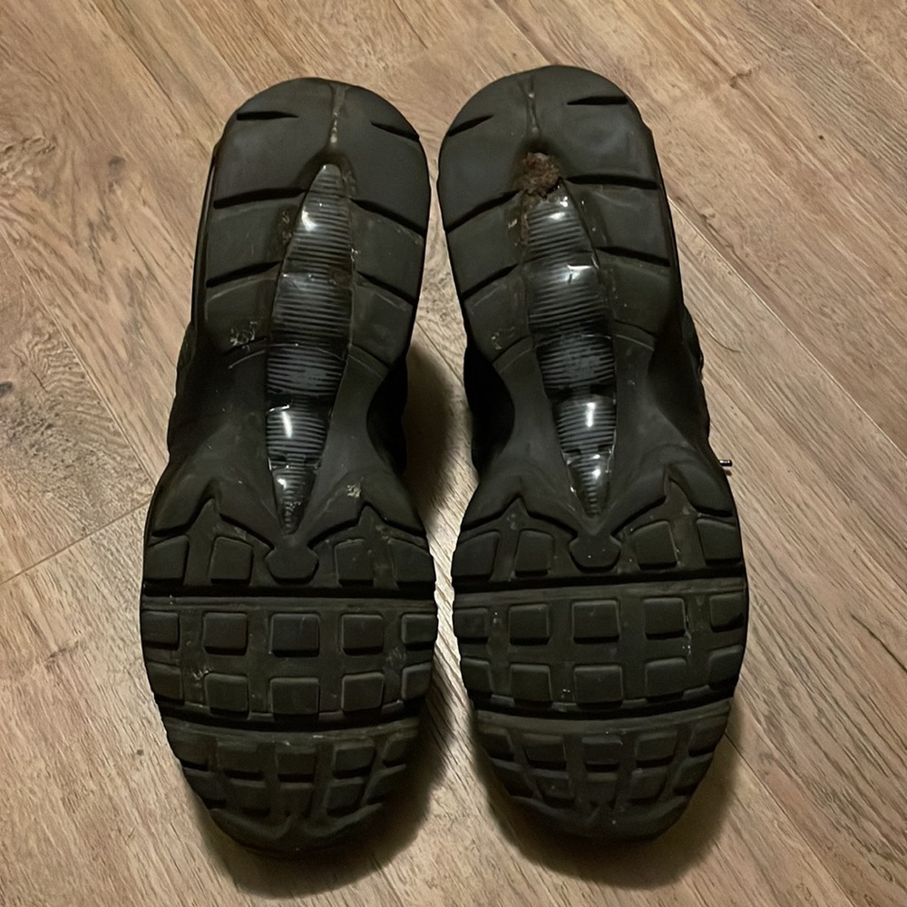 Nike Air Max Shoes - Picture 6 of 7